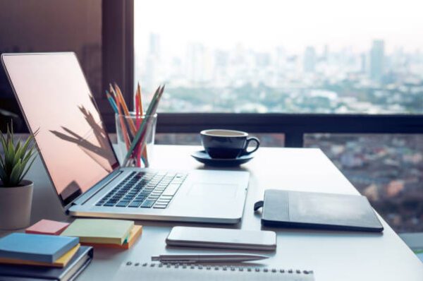 Top 10 accesorii de birou pentru a-ți face ziua de muncă mai plăcută și mai productivă