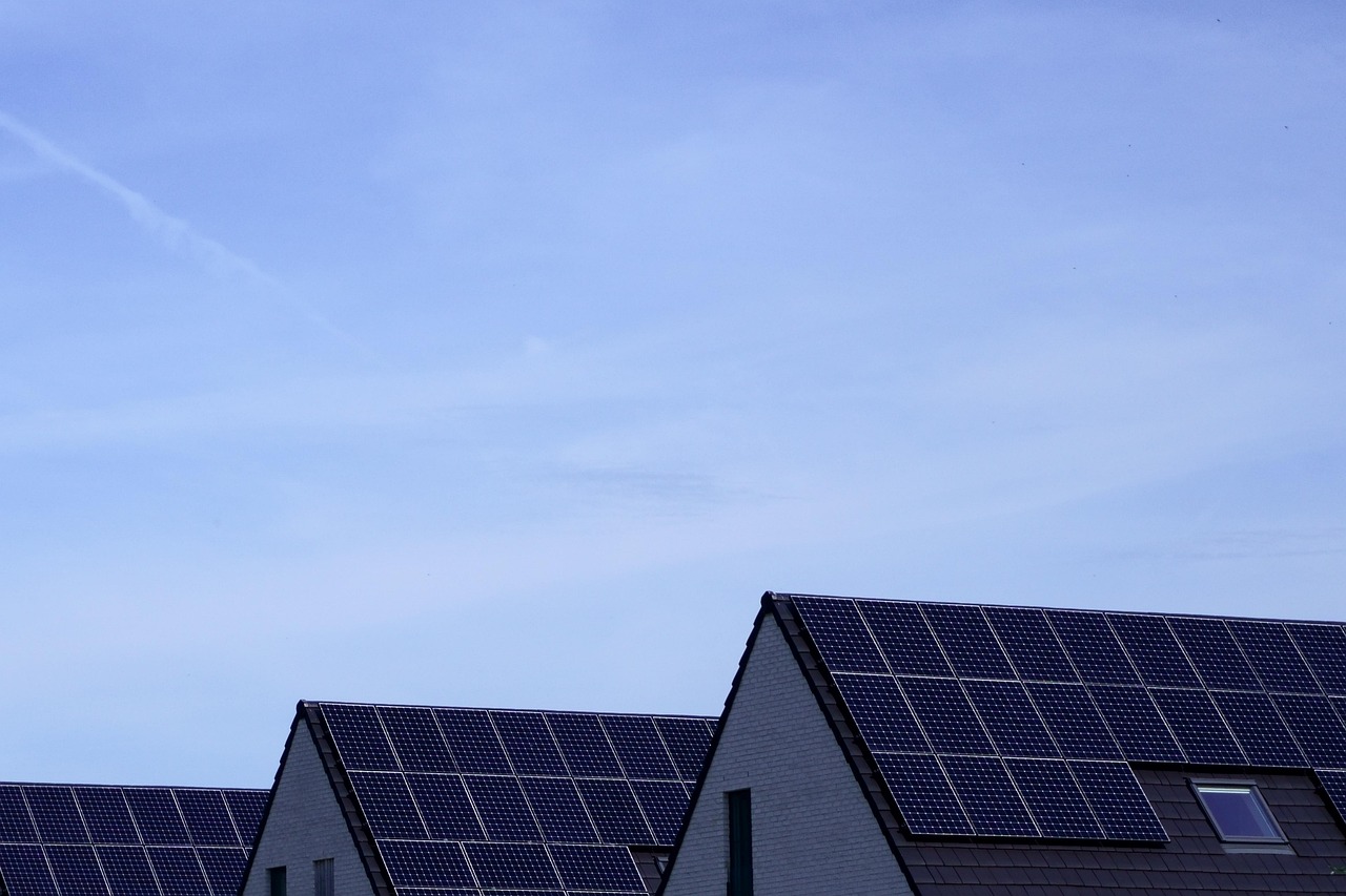 de cate panouri fotovoltaice ai nevoie pentru o casa
